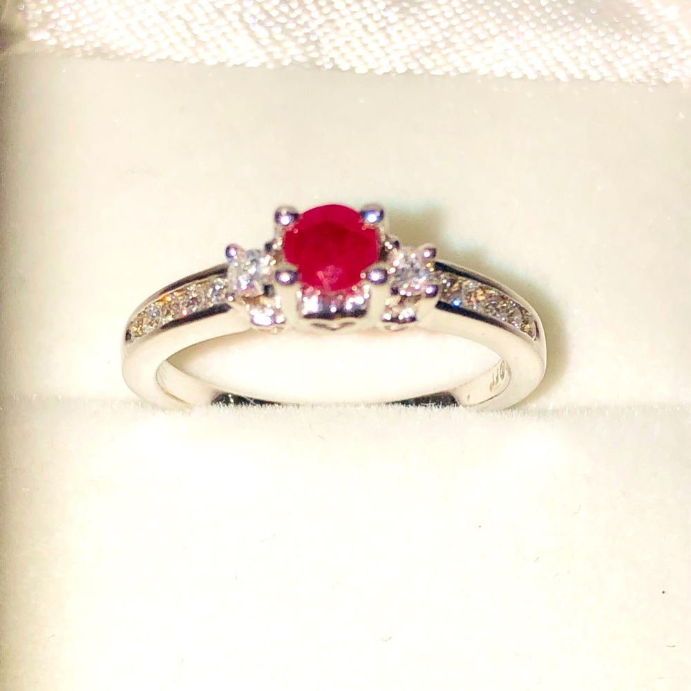 New Ruby, Diamond and White Gold Ring w Appriasal - Picture 1 of 11